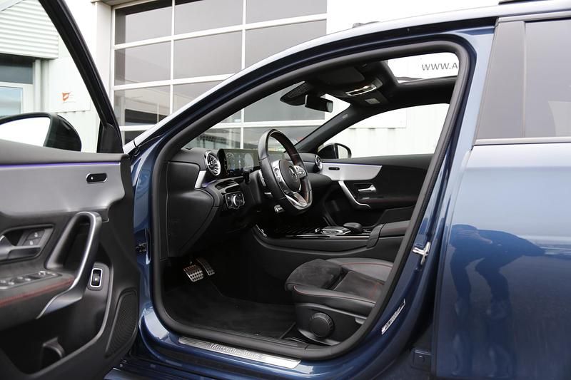 Occasion Mercedes A250 AMG line 218 PK (160 kW) 2022 Blauw Hatchback