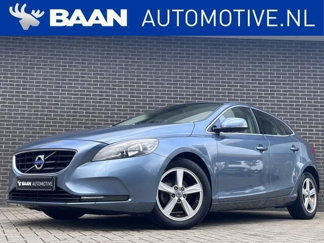 Blauw, metallic lak Gebruikt 2013 Volvo V40 Momentum Stationwagen | € 4.950 (Eerlijke prijs) - Afbeelding 1/4