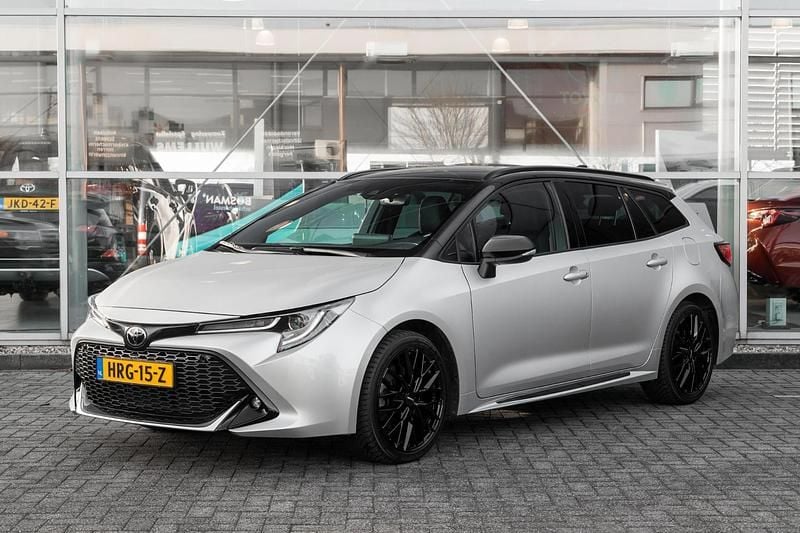 Grijs Occasion 2023 Toyota Corolla Sport Stationwagen | € 28.549 (Eerlijke prijs) - Afbeelding 1/1