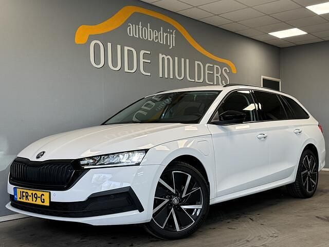 Wit Gebruikt 2022 Skoda Octavia Stationwagen | € 21.950 (Goede deal) - Afbeelding 1/4