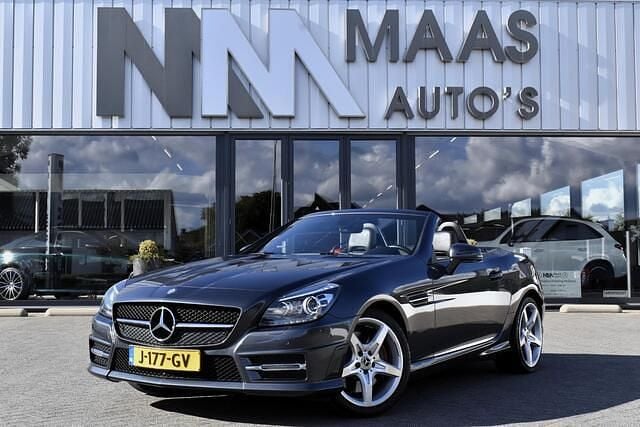 Grijs, metallic lak Gebruikt 2014 Mercedes SLK250 AMG Cabriolet | € 25.750 - Afbeelding 1/4