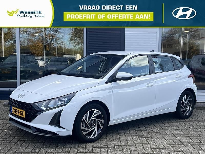 Wit Gebruikt 2024 Hyundai i20 Comfort Hatchback | € 20.785 (Eerlijke prijs) - Afbeelding 1/4
