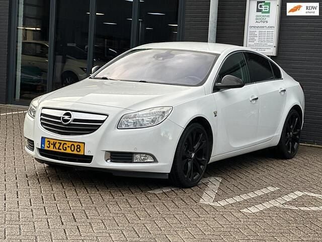Wit Gebruikt 2011 Opel Insignia Cosmo Sedan | € 4.999 (Goede deal) - Afbeelding 1/4