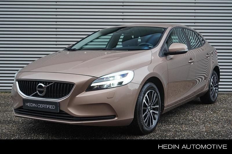 Bruin (metallic) Occasion 2017 Volvo V40 Hatchback | € 15.995 (Goede deal) - Afbeelding 1/4