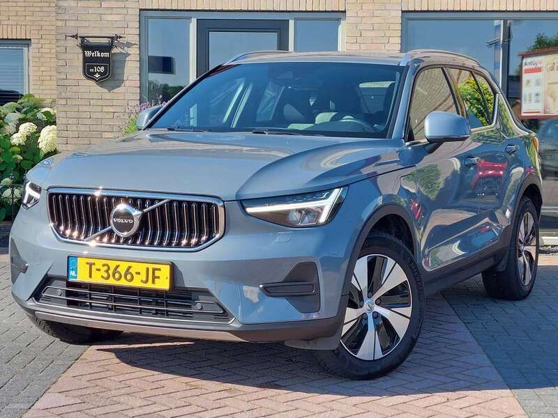 Grijs Gebruikt 2023 Volvo XC40 Core SUV | € 42.950 (Iets duurder) - Afbeelding 1/4