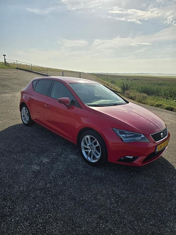 Rood Gebruikt 2013 Seat Leon FR Hatchback | € 8.500 (Super prijs) - Afbeelding 1/4