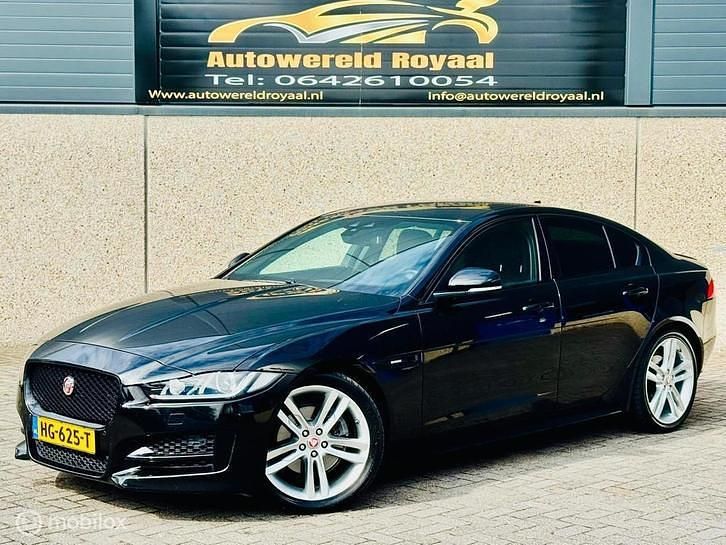 Zwart Gebruikt 2015 Jaguar XE Portfolio Sedan | € 12.995 (Eerlijke prijs) - Afbeelding 1/4