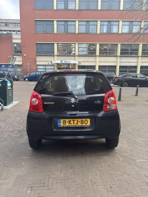 Zwart Gebruikt 2013 Suzuki Alto Hatchback | € 3.000 (Goede deal) - Afbeelding 1/4