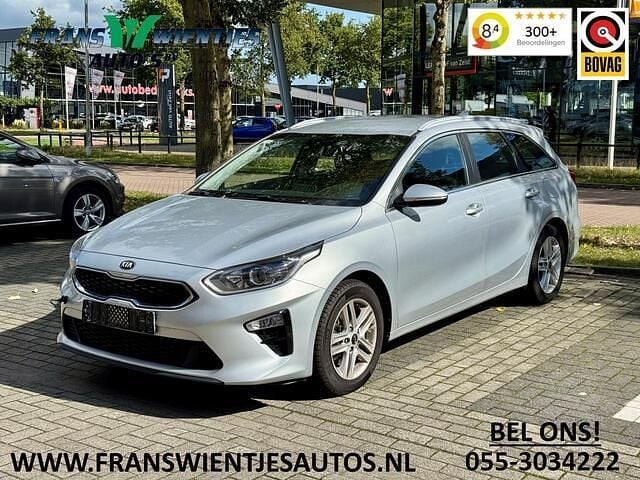 Zilver, metallic lak Gebruikt 2018 Kia Ceed Start Hatchback | € 6.149 (Eerlijke prijs) - Afbeelding 1/4