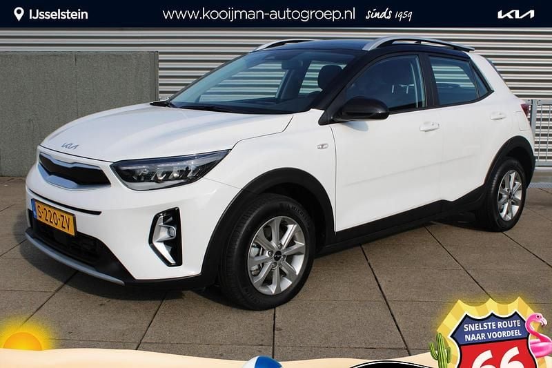 Clear white/black s Gebruikt 2023 Kia Stonic SUV | € 19.950 (Goede deal) - Afbeelding 1/4