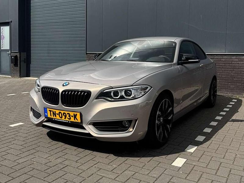 Grijs Gebruikt 2016 BMW 220 Coupé | € 19.999 (Goede deal) - Afbeelding 1/4