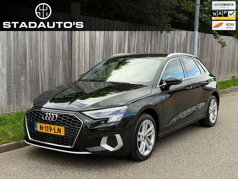 Zwart Gebruikt 2021 Audi A3 Sportback e-tron Premium Hatchback | € 21.795 (Goede deal) - Afbeelding 1/4