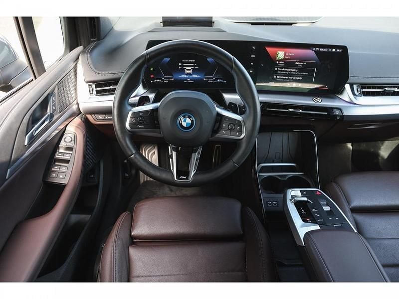 Skyscraper grey (grijs metallic) Gebruikt 2023 BMW 230e Active Tourer Comfort Edition MPV | € 38.950 - Afbeelding 1/1
