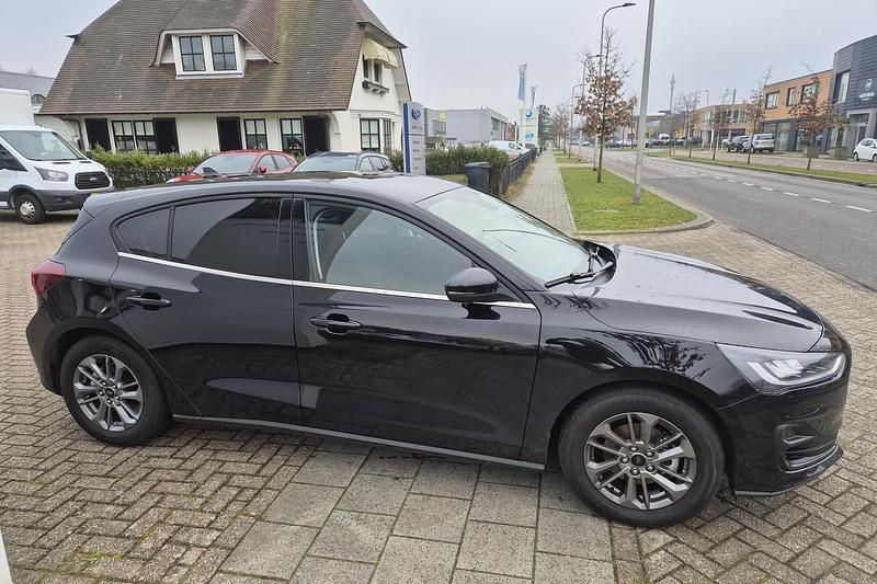 Nieuw Ford Focus Titanium X 125 PK (91 kW) 2025 Zwart Hatchback
