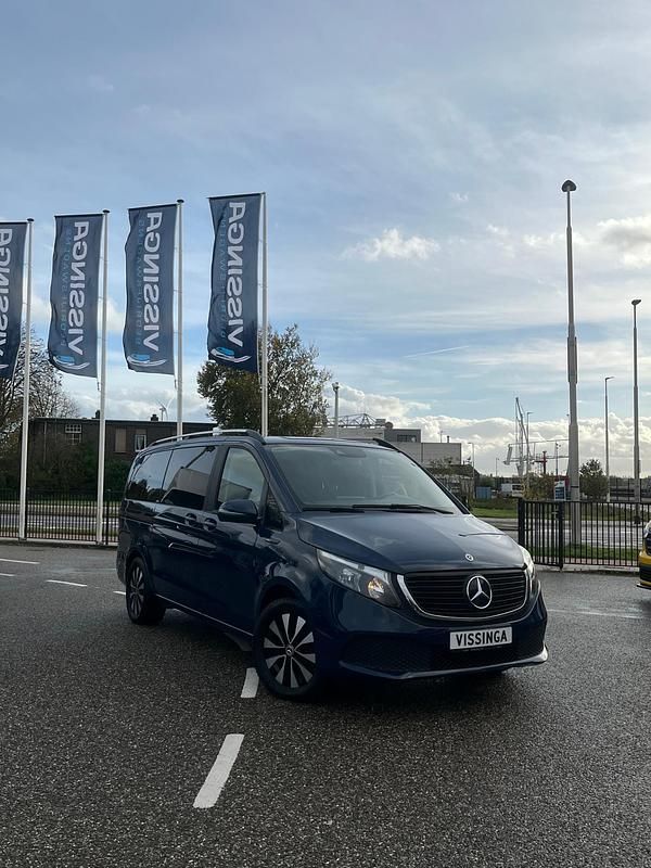 Blauw Gebruikt 2021 Mercedes EQV300 Van | € 32.850 - Afbeelding 1/4