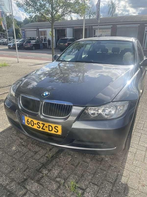 Grijs Gebruikt 2006 BMW 318 Sedan | € 1.500 - Afbeelding 1/4