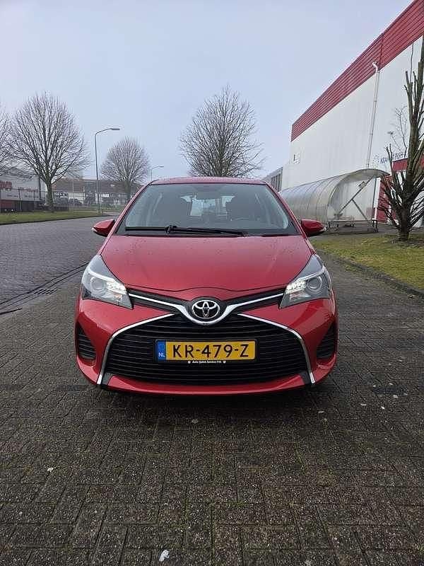 Occasion Toyota Yaris 69 PK (50 kW) 2016 Rood Hatchback