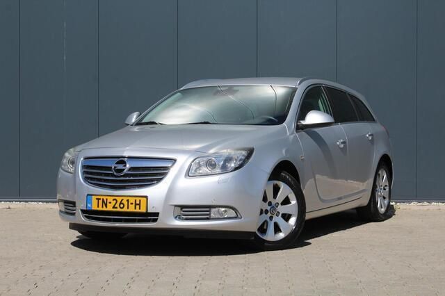 Grijs Gebruikt 2011 Opel Insignia Cosmo Stationwagen | € 5.499 (Eerlijke prijs) - Afbeelding 1/4