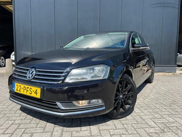 Zwart Gebruikt 2011 VW Passat Sedan | € 5.995 (Eerlijke prijs) - Afbeelding 1/4