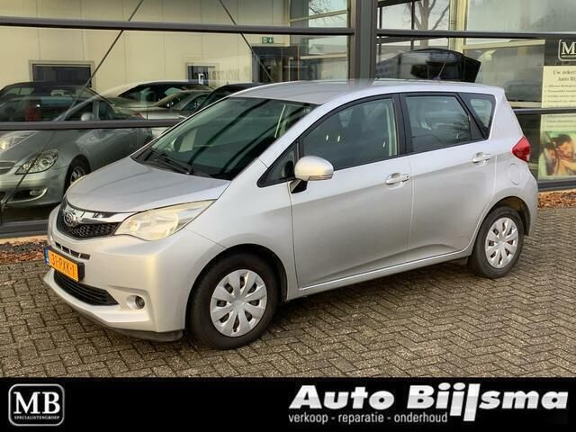 Grijs Gebruikt 2011 Subaru Trezia Comfort MPV | € 4.995 - Afbeelding 1/4