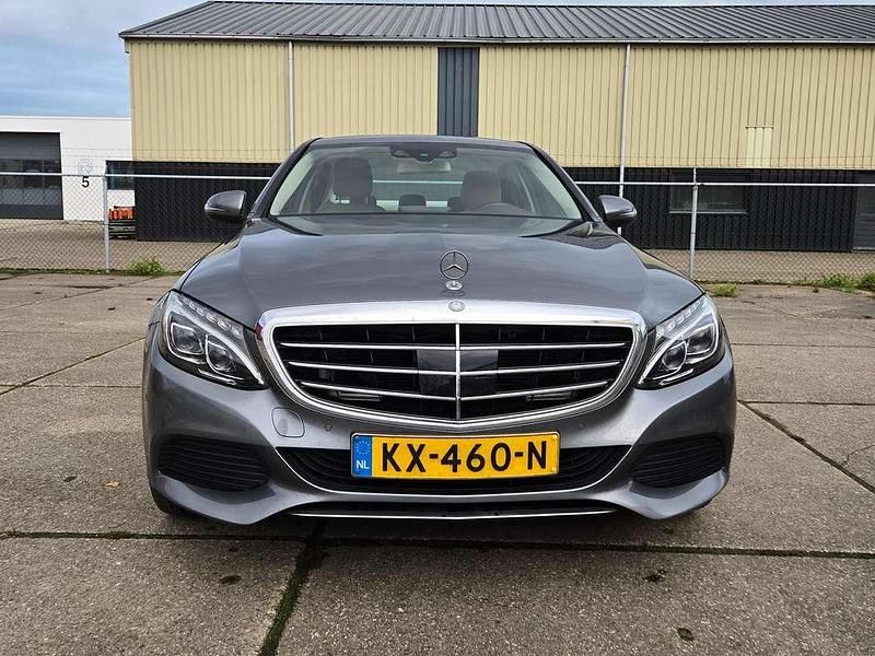 Grijs Gebruikt 2016 Mercedes C350 Sedan | € 18.995 (Eerlijke prijs) - Afbeelding 1/4