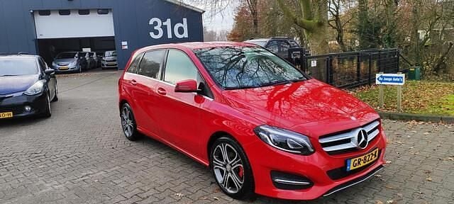 Occasion Mercedes B180 Ambition 122 PK (89 kW) 2015 Rood MPV