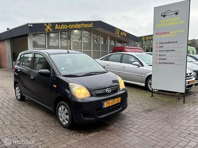 Zwart Occasion 2007 Daihatsu Cuore Hatchback | € 950 (Goede deal) - Afbeelding 1/4