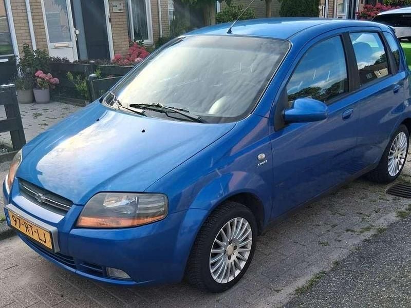 Blauw Gebruikt 2005 Chevrolet Kalos Hatchback | € 1.750 (Eerlijke prijs) - Afbeelding 1/4