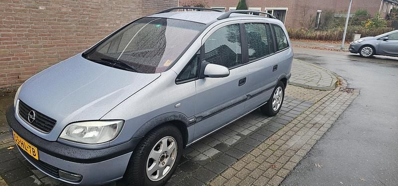 Grijs Gebruikt 2001 Opel Zafira Elegance MPV | € 1.650 (Eerlijke prijs) - Afbeelding 1/4