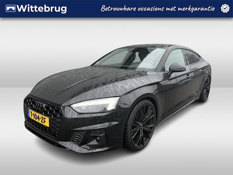 Zwart (metallic) Occasion 2023 Audi A5 Sportback S-Line Hatchback | € 33.950 (Super prijs) - Afbeelding 1/2