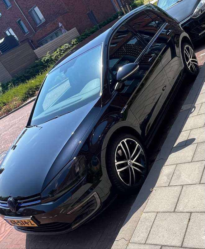 Zwart Gebruikt 2015 VW Golf VII GTE Stationwagen | € 10.900 (Eerlijke prijs) - Afbeelding 1/4