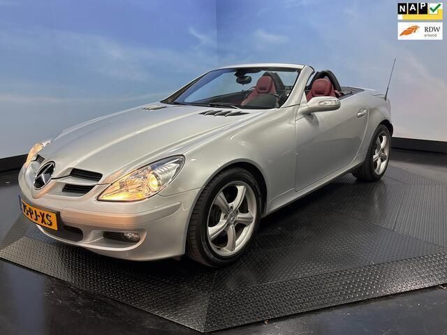 Grijs Gebruikt 2004 Mercedes SLK200 Cabriolet | € 9.999 - Afbeelding 1/4
