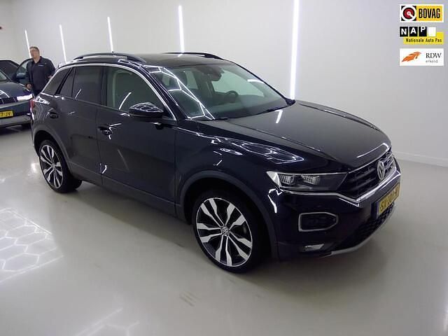 Zwart (metallic) Gebruikt 2018 VW T-Roc Advance SUV | € 16.999 (Duur) - Afbeelding 1/4