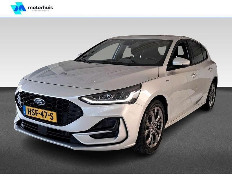 Grijs, metallic lak Gebruikt 2023 Ford Focus ST-Line X Hatchback | € 21.945 (Goede deal) - Afbeelding 1/4