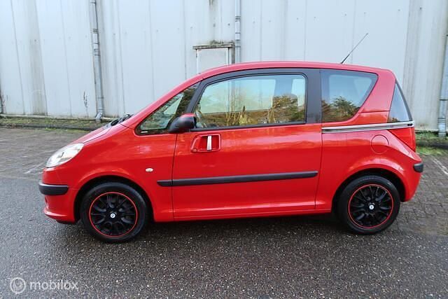 Occasion Peugeot 1007 73 PK (53 kW) 2006 Rood MPV