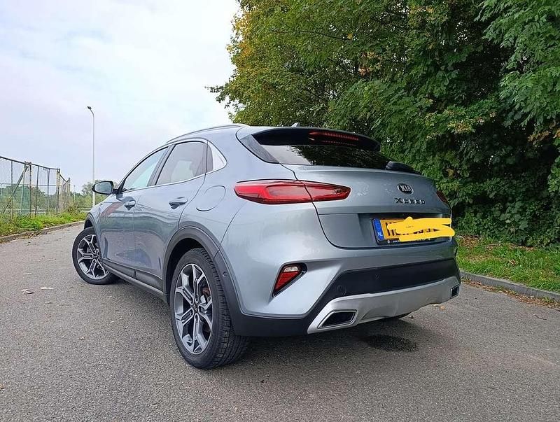 Grijs Gebruikt 2022 Kia XCeed EX SUV | € 21.500 (Eerlijke prijs) - Afbeelding 1/4