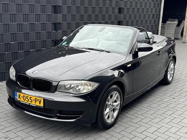 Zwart, metallic lak Gebruikt 2008 BMW 120 Cabriolet Executive Cabriolet | € 6.950 (Duur) - Afbeelding 1/4