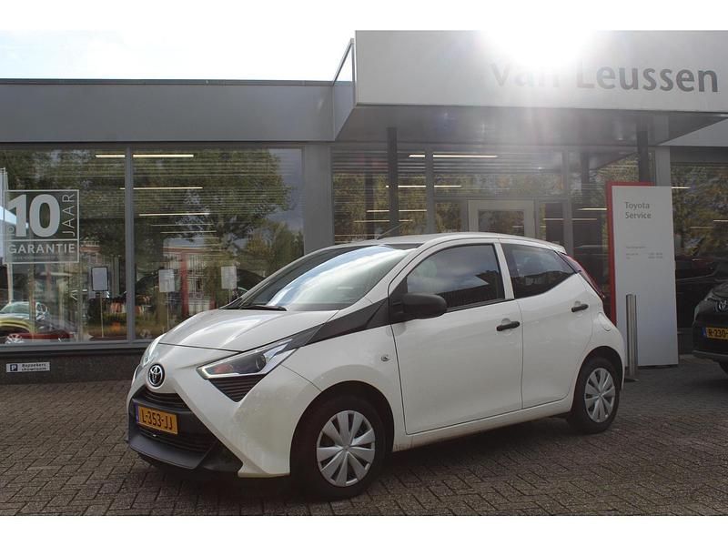 Wit Gebruikt 2021 Toyota Aygo X SUV | € 9.900 - Afbeelding 1/4