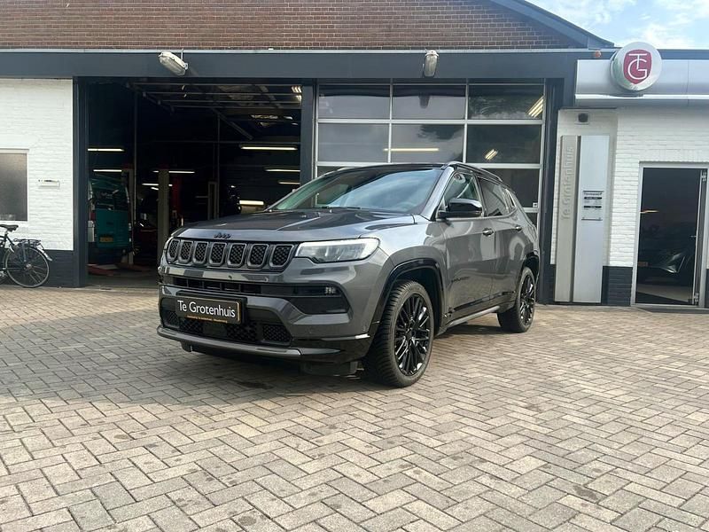 Grijs Gebruikt 2024 Jeep Compass Summit SUV | € 36.790 (Duur) - Afbeelding 1/4