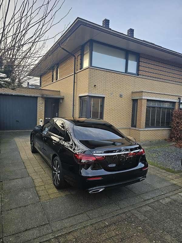Zwart Gebruikt 2020 Mercedes E300 AMG Sedan | € 34.950 - Afbeelding 1/4