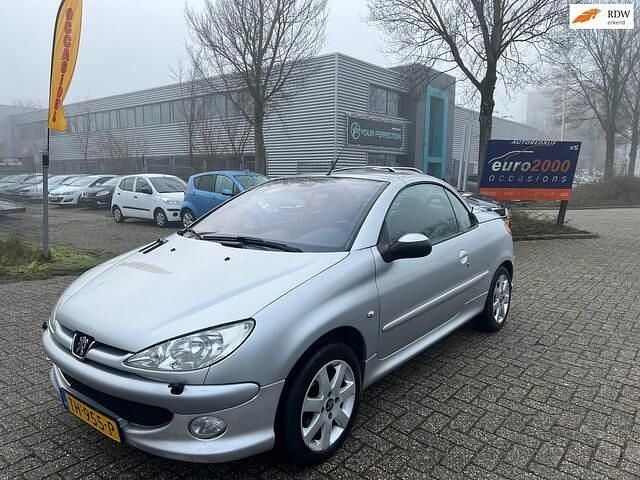 Grijs Gebruikt 2005 Peugeot 206 CC Cabriolet | € 1.750 (Eerlijke prijs) - Afbeelding 1/4
