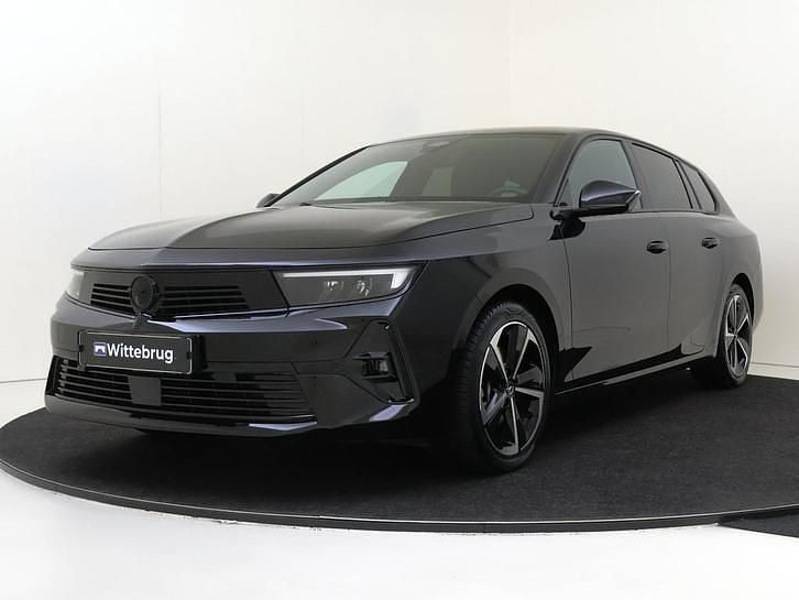 Zwart Gebruikt 2024 Opel Astra Stationwagen | € 25.925 (Goede deal) - Afbeelding 1/3