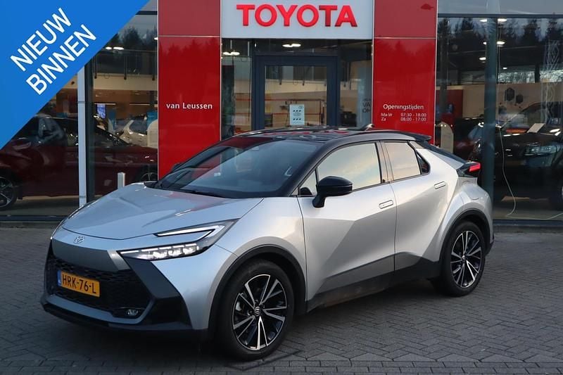 Grijs Occasion 2025 Toyota C-HR Executive SUV | € 38.900 (Goede deal) - Afbeelding 1/4