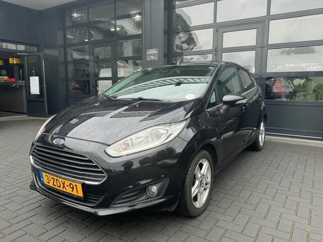Zwart Gebruikt 2014 Ford Fiesta Titanium Hatchback | € 3.299 (Super prijs) - Afbeelding 1/4