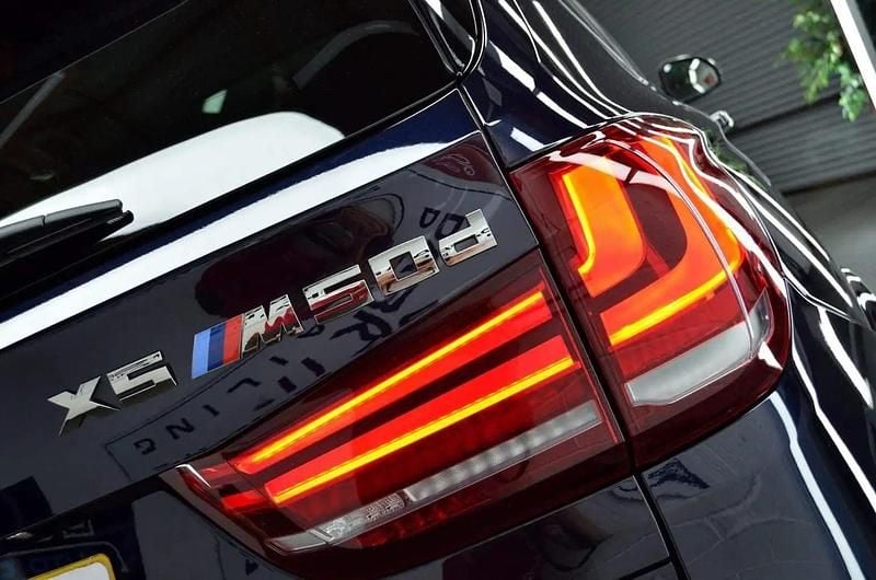 Zwart (metallic) Gebruikt 2016 BMW X5 SUV | € 29.275 (Iets duurder) - Afbeelding 1/4