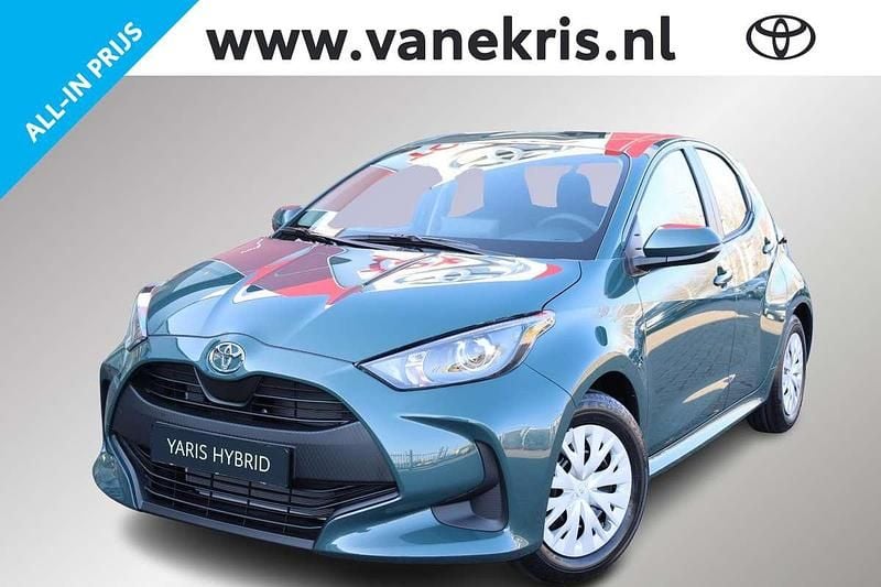 Groen, metallic lak Nieuw 2025 Toyota Yaris Hybrid Comfort Hatchback | € 26.235 (Goede deal) - Afbeelding 1/4