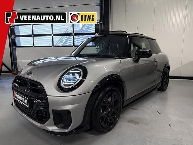 Grijs (metallic) Occasion 2024 Mini John Cooper Works Hatchback | € 36.945 (Eerlijke prijs) - Afbeelding 1/4