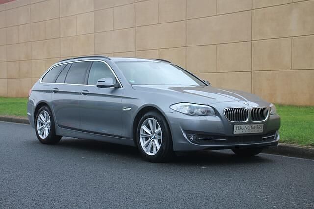 Grijs Gebruikt 2010 BMW 523 Executive Stationwagen | € 22.945 - Afbeelding 1/4