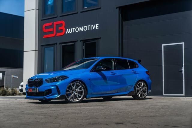 Blauw Gebruikt 2022 BMW M135 Comfort Edition Hatchback | € 44.500 (Eerlijke prijs) - Afbeelding 1/4