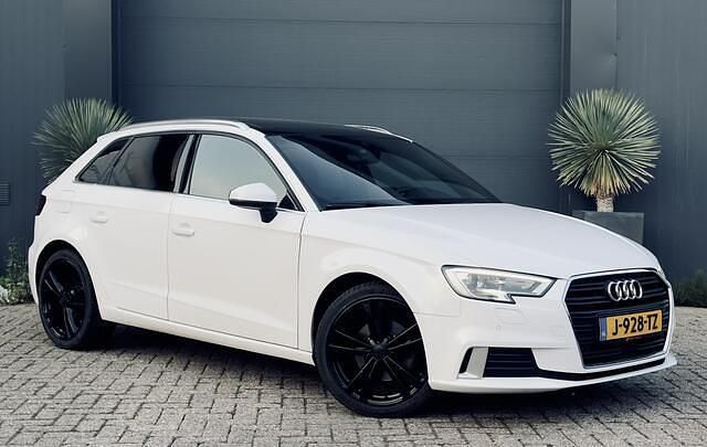 Wit Gebruikt 2017 Audi A3 Sportback S-Line Hatchback | € 18.950 (Eerlijke prijs) - Afbeelding 1/4